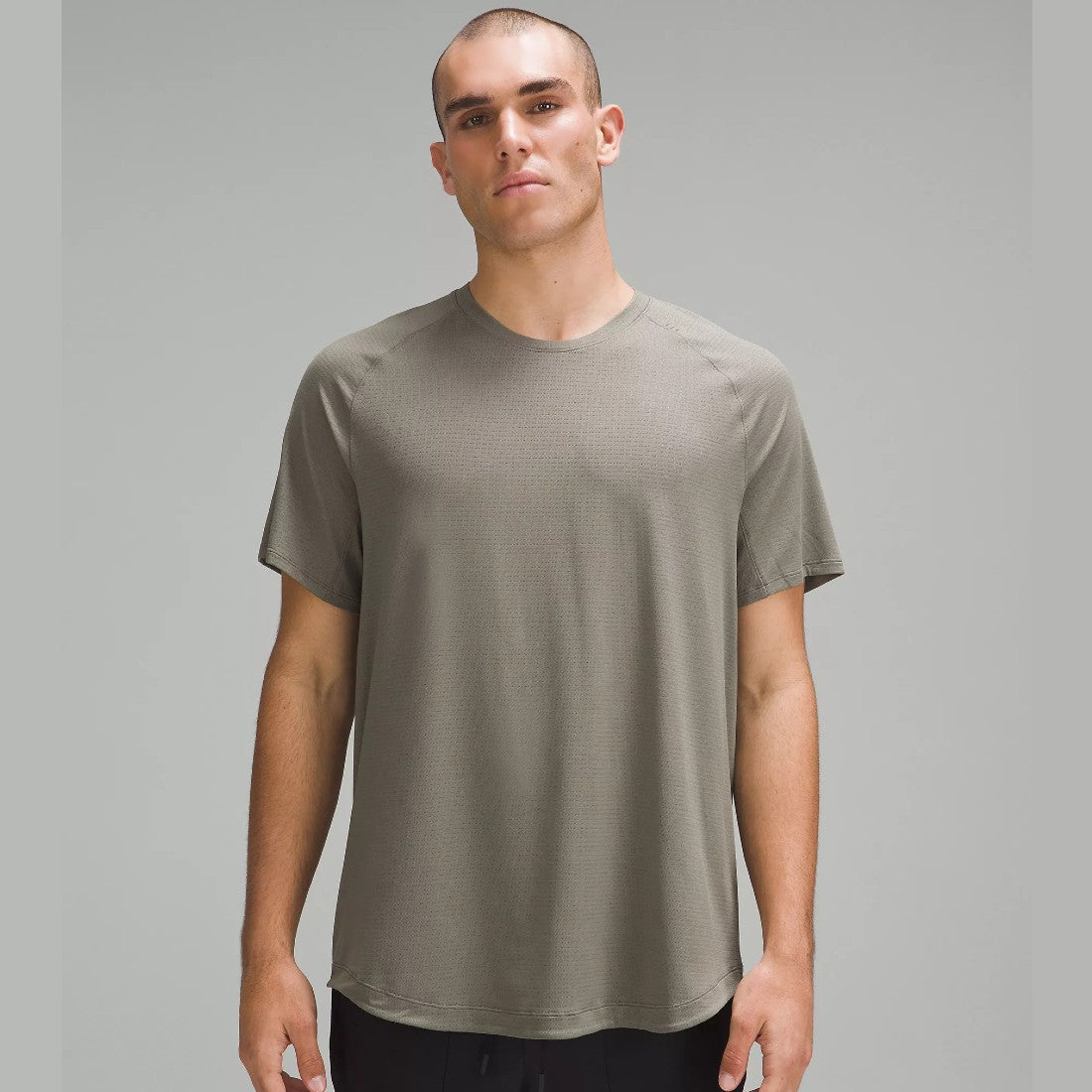 ドゥルルンシャツ lululemon Men's License to Train Short-Sleeve Shirt – Columbus